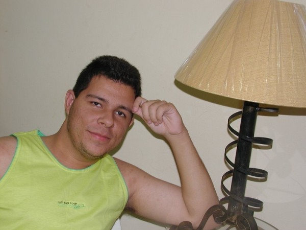 Date this hot Brazil man Henrique from Governador Valadares BR2233