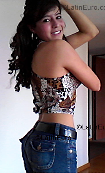 Date this athletic Colombia girl Luciana from Bogota CO2874