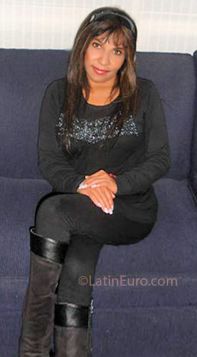 Date this athletic Colombia girl Consuelo from Bogota CO2968