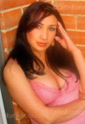 Date this tall Colombia girl Shirley from Bogota CO2977