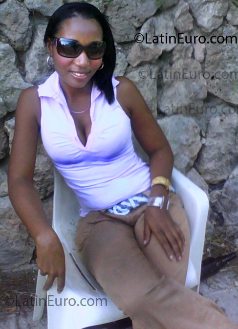Date this delightful Dominican Republic girl Welseyi from Barahona DO3395