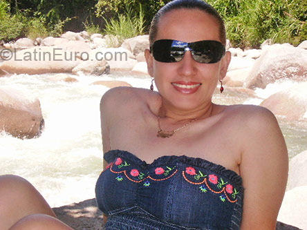 Date this athletic Colombia girl Titi19 from Cucuta CO3180