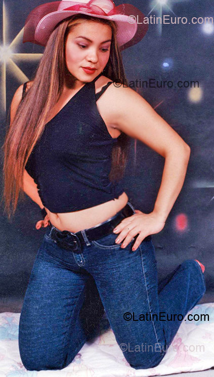 Date this stunning Honduras girl Blanca Estala from Comayaguela HN153