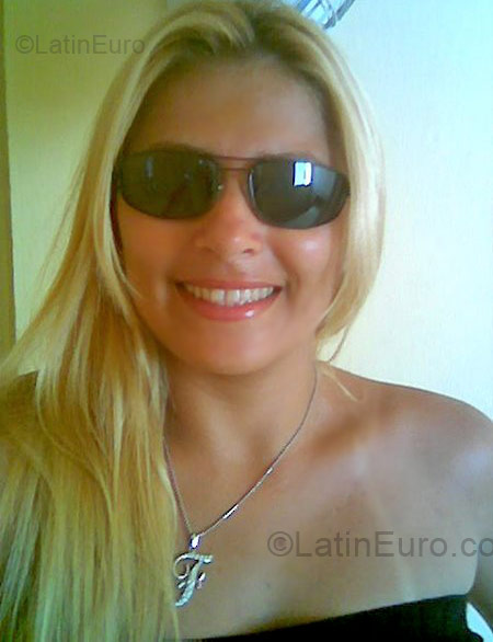 Date this pretty Brazil girl Fabizinha from Recife BR4387