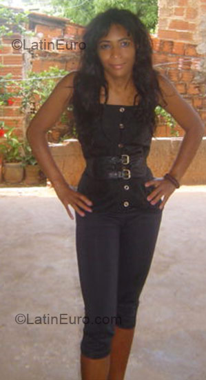 Date this pretty Brazil girl Vania from Goiania BR5153