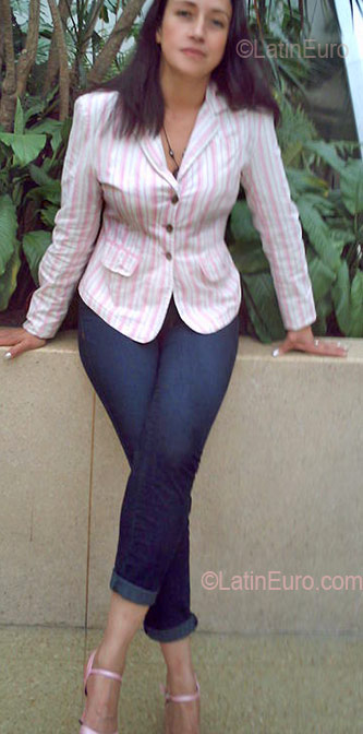 Date this passionate Colombia girl Astromelias from Bogota CO3353