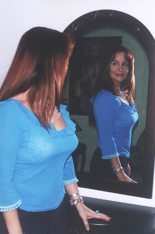 Date this attractive Colombia girl Mara Elena Alva from Medellín CO3658