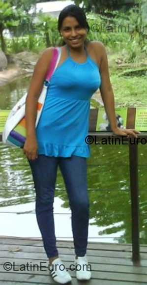 Date this delightful Colombia girl Leidy Jhoanna from Cali CO3978