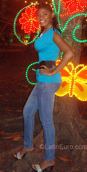 Date this foxy Colombia girl Daniela from Cartagena CO4184