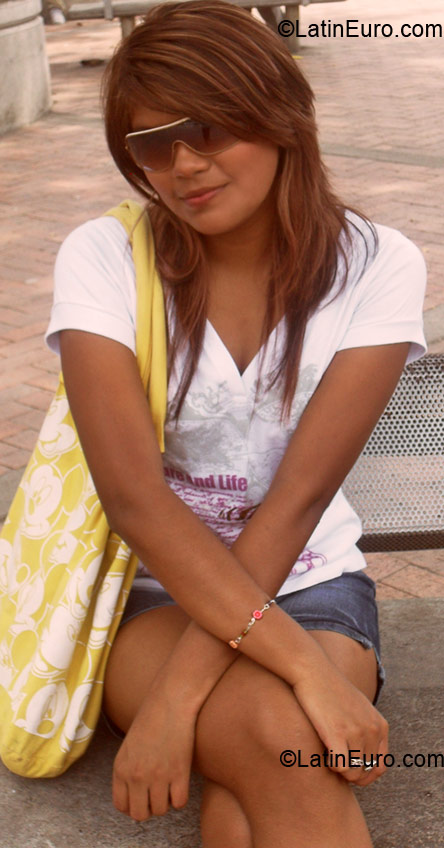 Date this attractive Colombia girl Yuri from Neiva CO4271