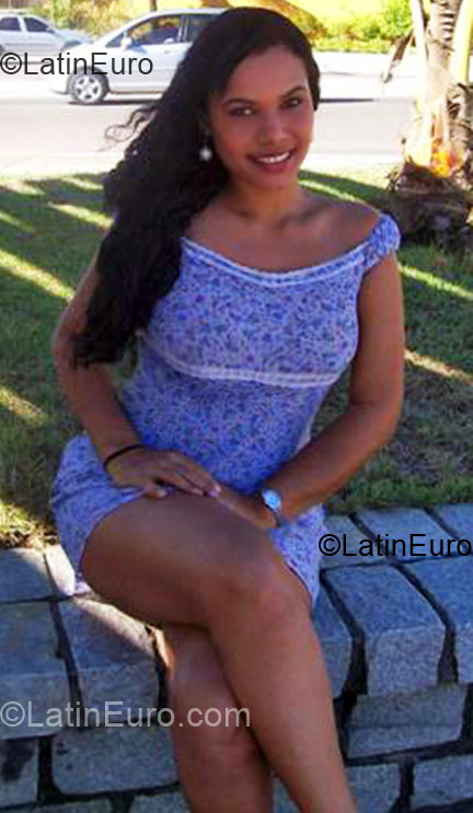 Date this gorgeous Brazil girl Nanda from Salvador BR3115