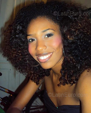 Date this attractive Brazil girl Sissa from Rio De Janeiro BR4621