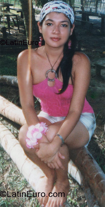Date this cute Honduras girl Erika Yessenia from Puerto Cortes HN1396