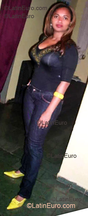 Date this sultry Brazil girl Keila from Goiania BR5773