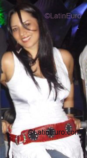 Date this happy Colombia girl Yvonne from Cali CO4410