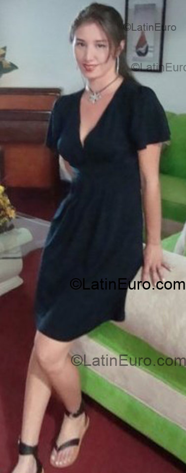 Date this attractive Colombia girl Deysi from Bucaramanga CO4556