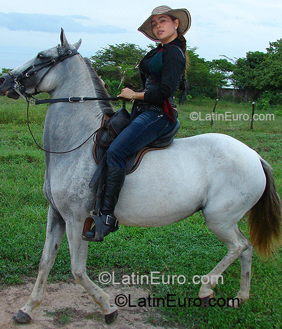 Date this voluptuous Colombia girl Praxedes from Cartagena CO4563