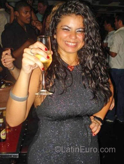Date this hard body Brazil girl Tainaalinne from Rio De Janeiro BR3309