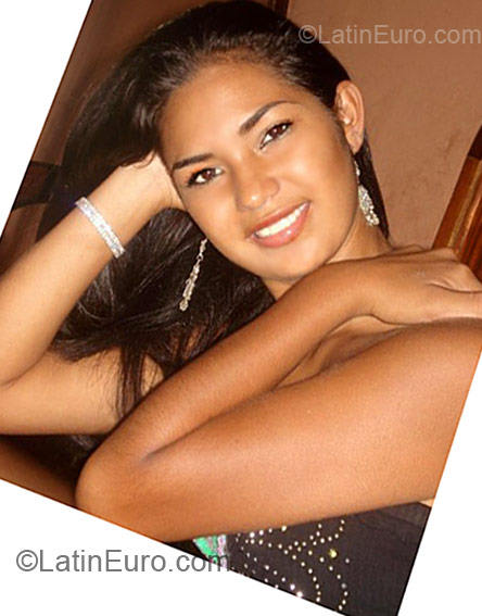 Date this voluptuous Colombia girl Fernanda from Bogota CO4624