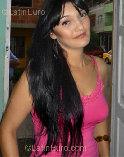 Date this attractive Colombia girl Sandra maria from Medellin CO4631