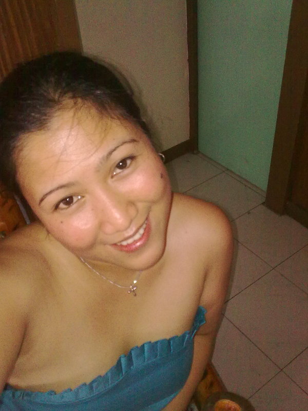 Date this passionate Philippines girl Laleine from Victorias PH299