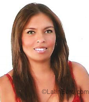 Date this nice looking Colombia girl Monik from Cali CO4645