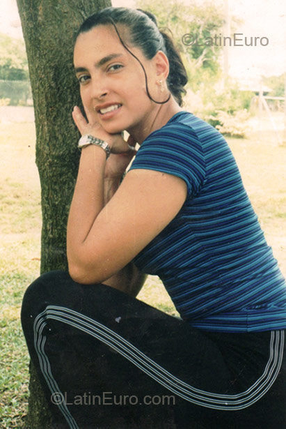 Date this foxy Colombia girl Luz Maria from Cali CO4710
