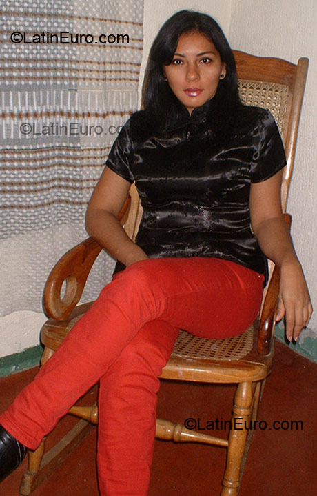 Date this athletic Colombia girl Carmenza from Armenia CO4715