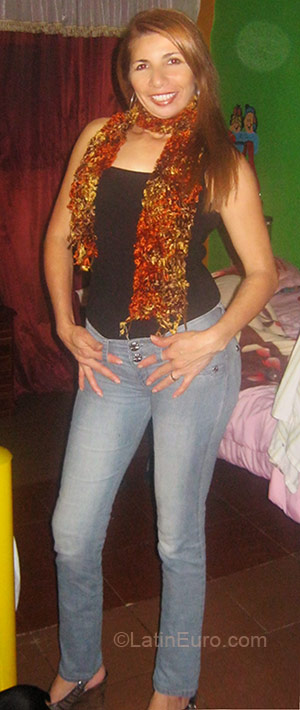 Date this voluptuous Colombia girl Ruth from Ocana CO4749