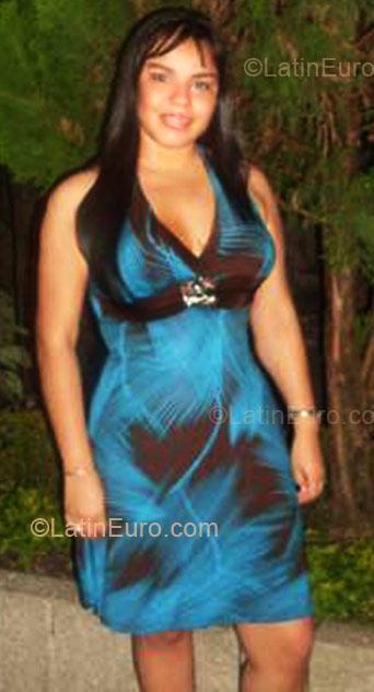 Date this young Colombia girl Erika from Bucaramanga CO4827