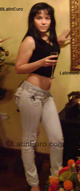 Date this charming Ecuador girl Yanet from Quito EC22