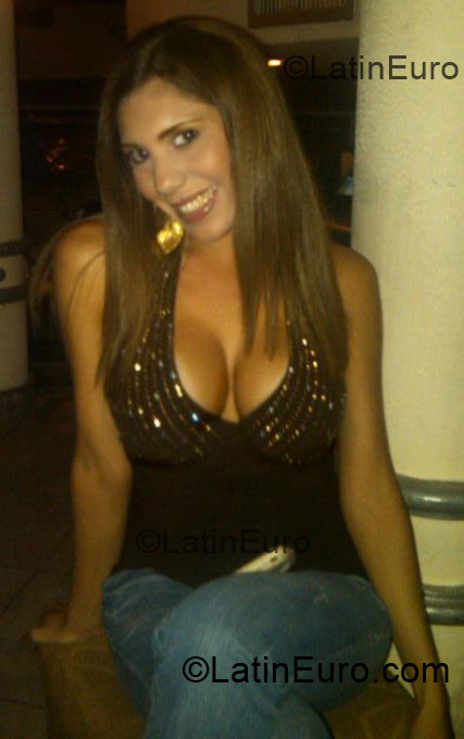 Date this foxy Venezuela girl Jenny from Caracas VE27