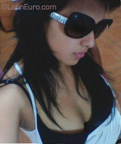 Date this charming Ecuador girl Angela Daniela from Quito EC24