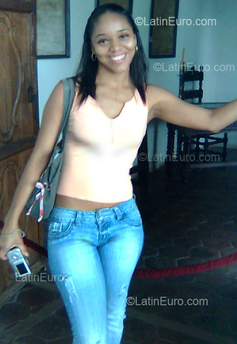 Date this beautiful Colombia girl CARMELINA from Cali CO6395