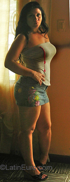 Date this attractive Colombia girl Natalia from Cali CO4946