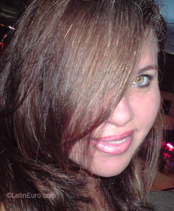 Date this voluptuous Colombia girl Mariana from Barranquilla CO4987