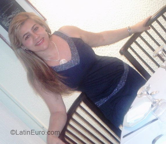 Date this sensual Brazil girl Helen from Goiania BR3596