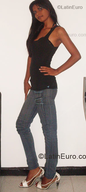 Date this hot Colombia girl Lady julieth from Cali CO5005