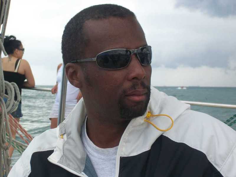 Date this georgeous United States man Curt from Honolulu US7430