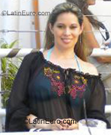 Date this georgeous Colombia girl Alejandra Maria from Bogota CO5014