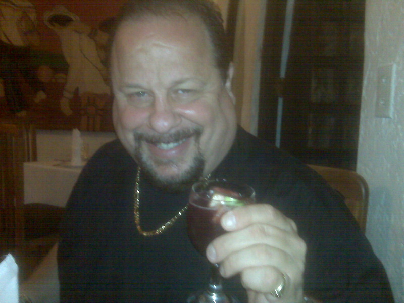 Date this foxy United States man Italiano from Long Beach US7453