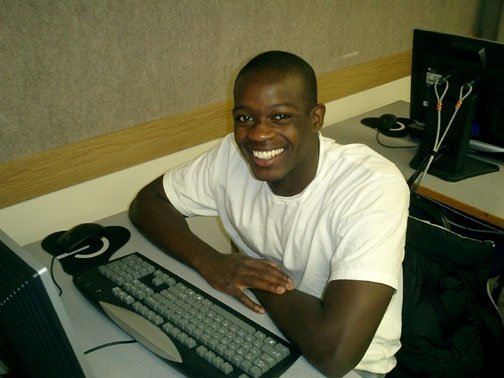 Date this happy United States man Khary from Philadelphia US7600