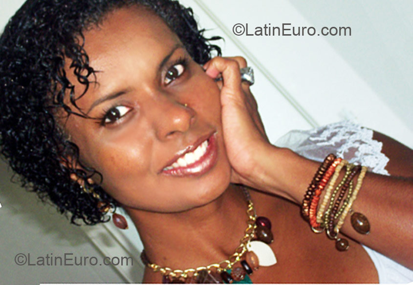 Date this pretty Brazil girl Vanessa from Salvador BR3664