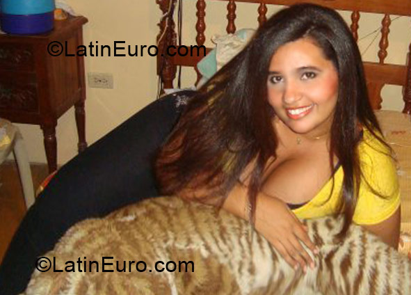 Date this athletic Colombia girl Lirana from San juan Del Cesar CO5203