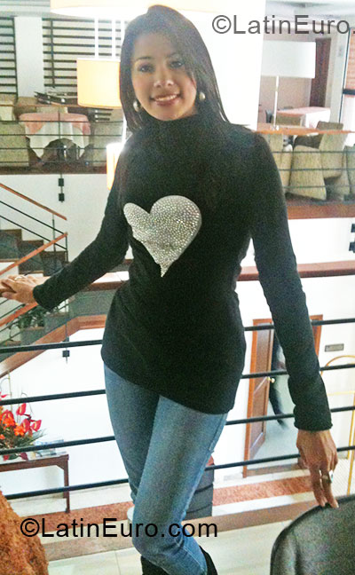 Date this young Colombia girl Paola from Villavicencio CO7313
