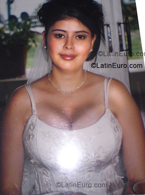 Date this attractive Honduras girl Blanca from Tegucigalpa HN235