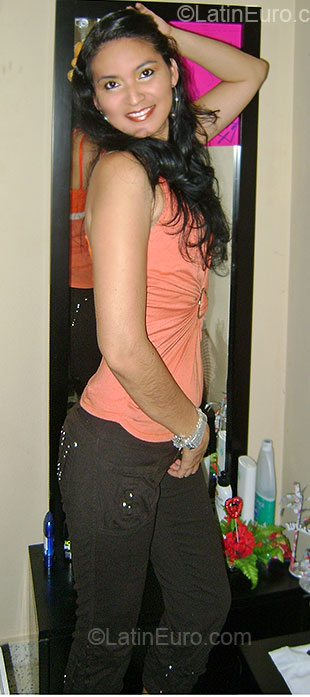 Date this lovely Colombia girl Rosana Del Carmen from Cartagena CO7622
