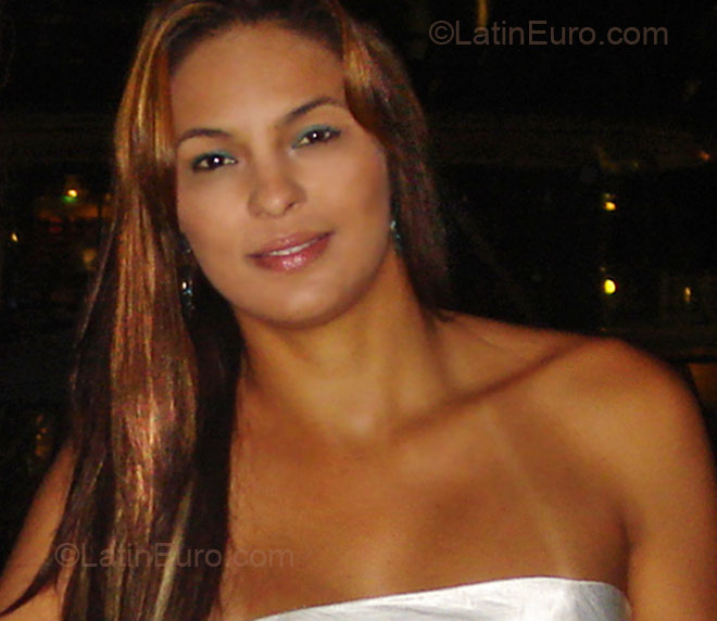 Date this happy Brazil girl Vanessa from Jau BR3819