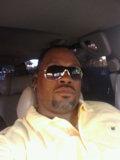 Date this foxy United States man Tbone from Monhans US7861