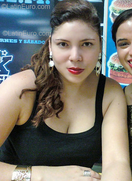 Date this sensual Honduras girl Joshara from Villanueva HN241